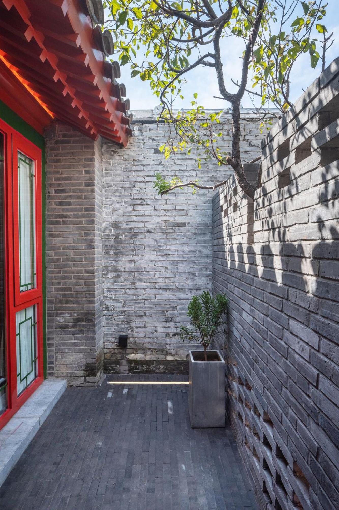 Xinxiang Yayuan: Courtyard With Sky Garden Near Tiananmen Beijing