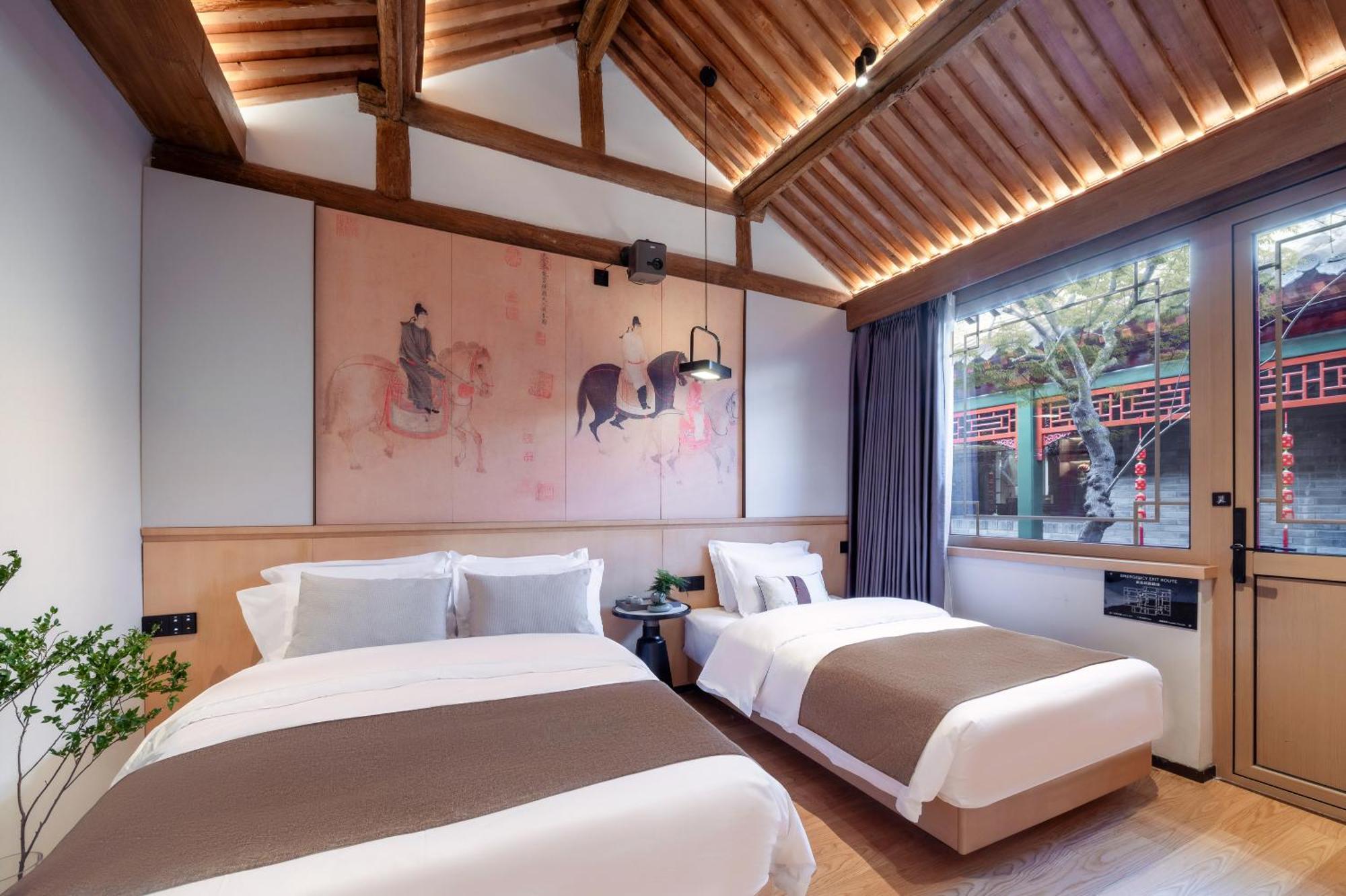Xinxiang Yayuan: Courtyard With Sky Garden Near Tiananmen Beijing